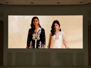 Tysons Corner Mall, 4.5mx3m